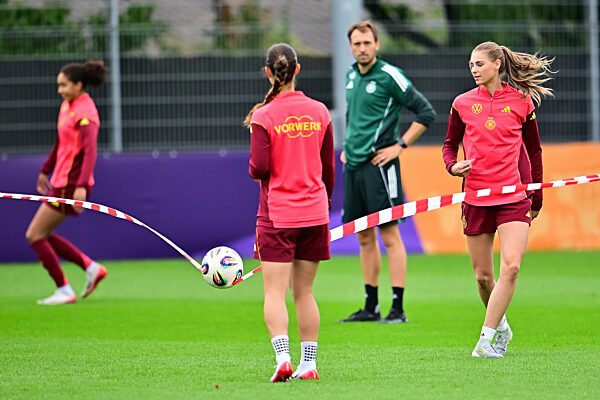 Fußball: Frauen, EM, Vor dem Halbfinale Spanien - Deutschland