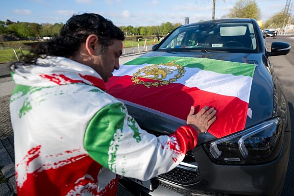 Iranischer Schah-Sohn Pahlavi besucht Berlin