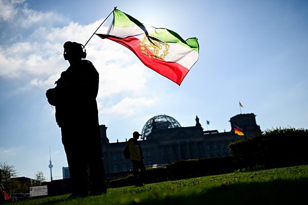 Iranischer Schah-Sohn Pahlavi besucht Berlin