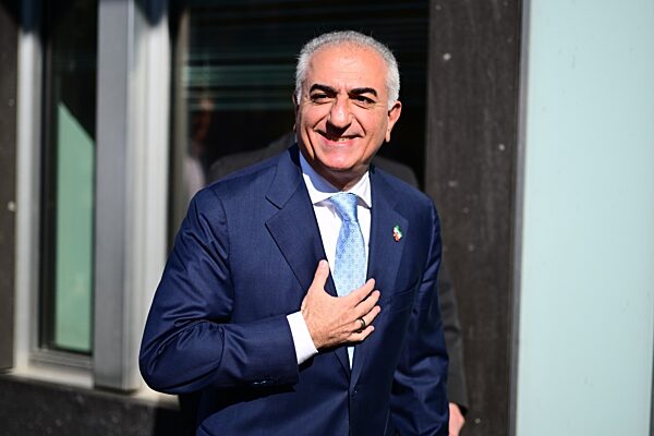 Iranischer Schah-Sohn Pahlavi besucht Berlin