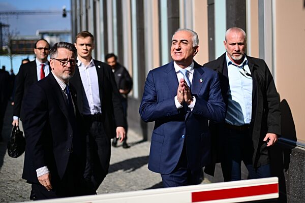 Iranischer Schah-Sohn Pahlavi besucht Berlin