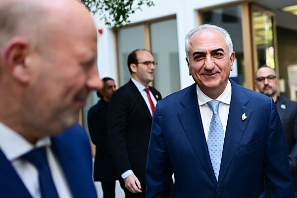 Iranischer Schah-Sohn Pahlavi besucht Berlin