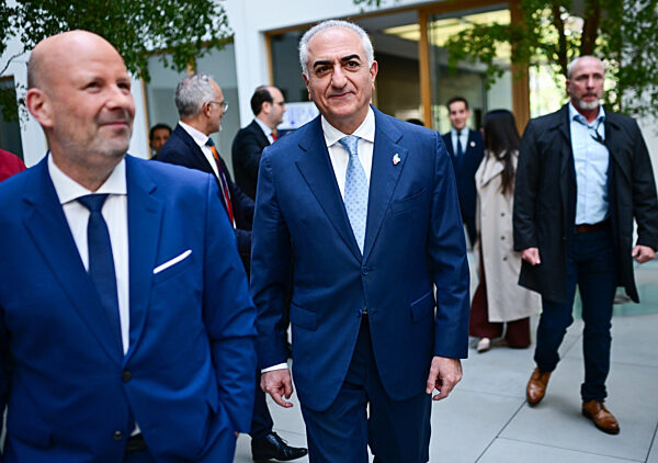 Iranischer Schah-Sohn Pahlavi besucht Berlin