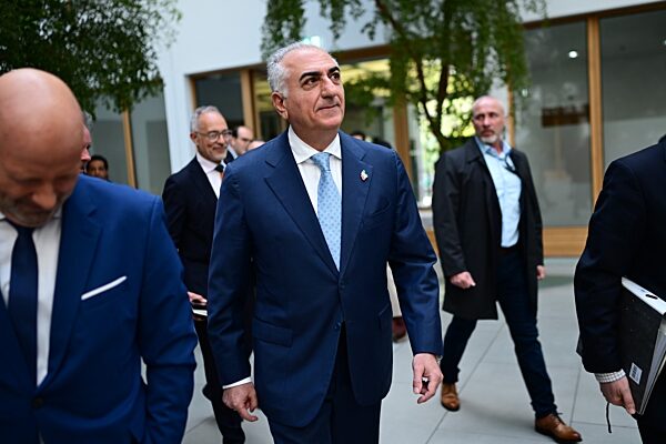 Iranischer Schah-Sohn Pahlavi besucht Berlin