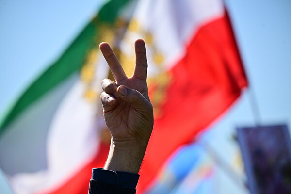 Iranischer Schah-Sohn Pahlavi besucht Berlin