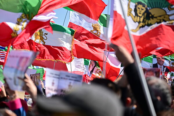 Iranischer Schah-Sohn Pahlavi besucht Berlin