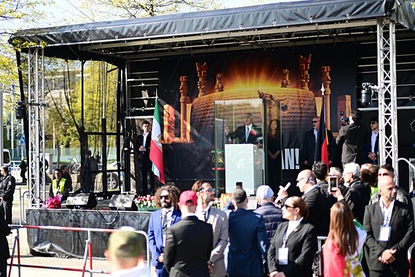 Iranischer Schah-Sohn Pahlavi besucht Berlin