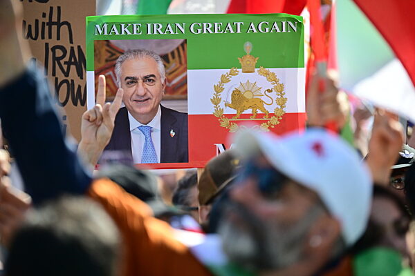 Iranischer Schah-Sohn Pahlavi besucht Berlin