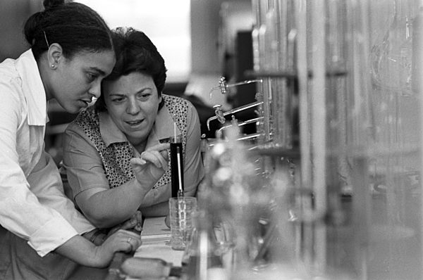 DDR - Ausländische Studentinnen