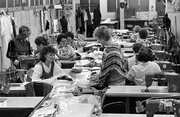 DDR - VEB Leipziger Bekleidungswerke "vestis"