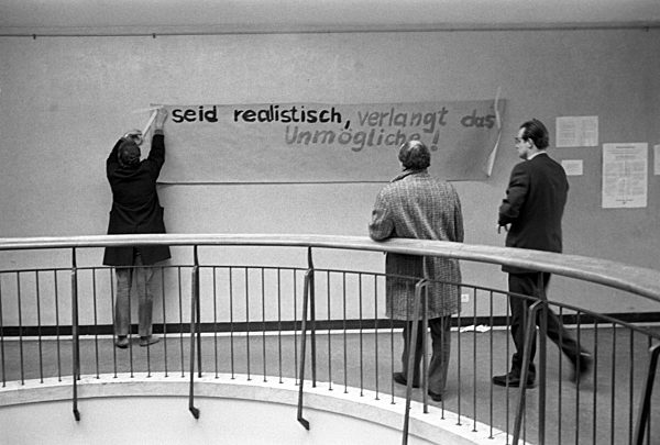 Students occupy the institute of sciences of journalism 1969