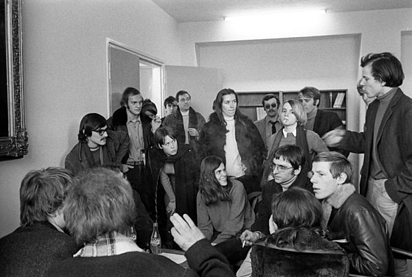 Students occupy the Institute of sciences of journalism in 1969