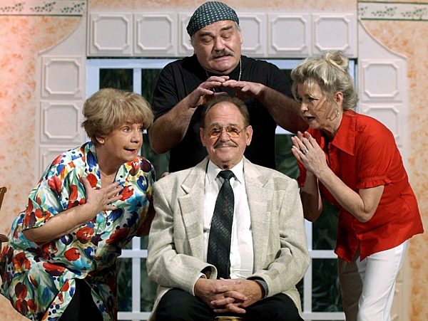 Theater der Komödianten gegründet