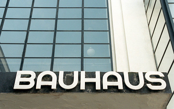 Dessau: Als Meisterwerk der Architektur gilt das 1926 nach Entwürfen des ...