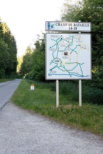 Hinweisschild zum Schlachtfeld von Verdun