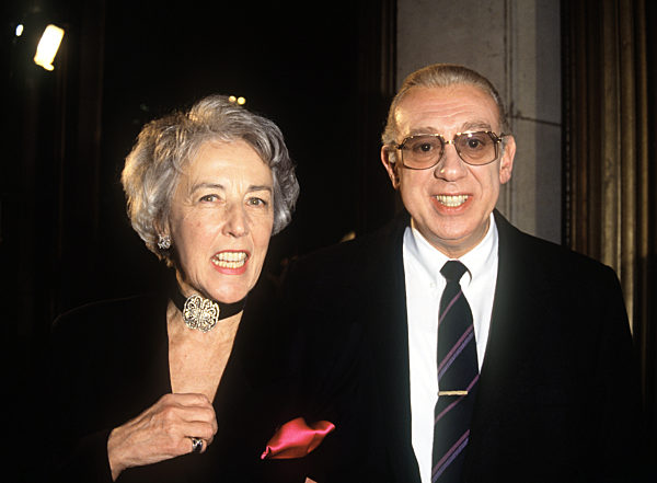 Der deutsche Schauspieler Horst Tappert mit seiner Ehefrau Ursula...