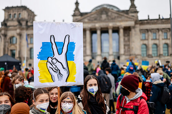Fridays for Future protestiert gegen Ukraine-Krieg - Berlin