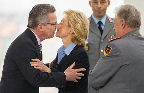 Merkel empfängt Angehörige