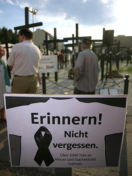 Segnung der Mauerkreuze