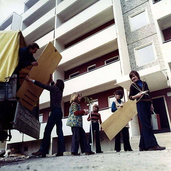 DDR -  Umzug in die neue Wohnung