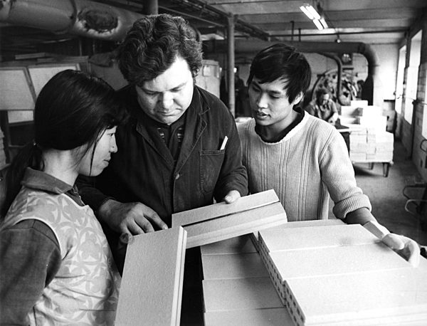 Die Vietnamesen Nguyen Thi Kim (l) und Nguyen Dinh Tien werden am 03.03...