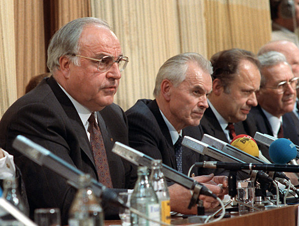 Bundeskanzler Helmut Kohl (CDU) weilte am 19. und 20.12...