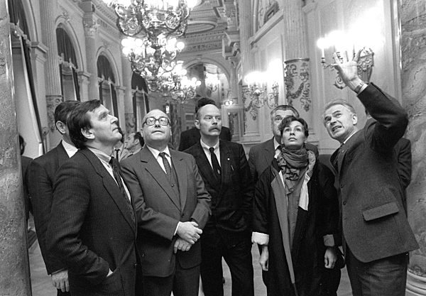 Gerhard Schröder (l), Spitzenkandidat der SPD für die Landtagswahlen in...