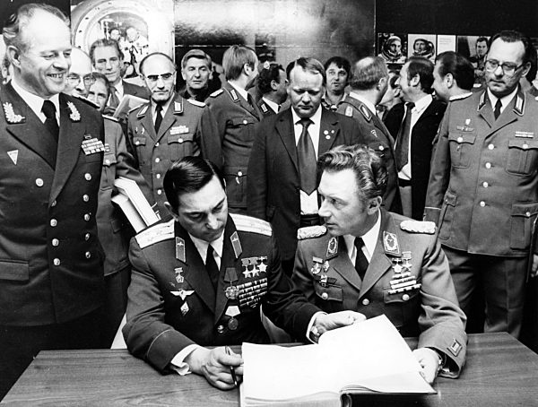 DDR - Die Kosmonauten Sigmund Jähn und Waleri Bykowski