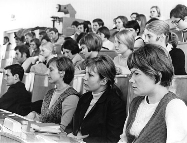 DDR - Studenten im Hörsaal