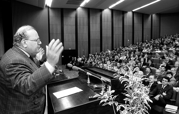 DDR - Wende - Martin Bangemann in Dresden