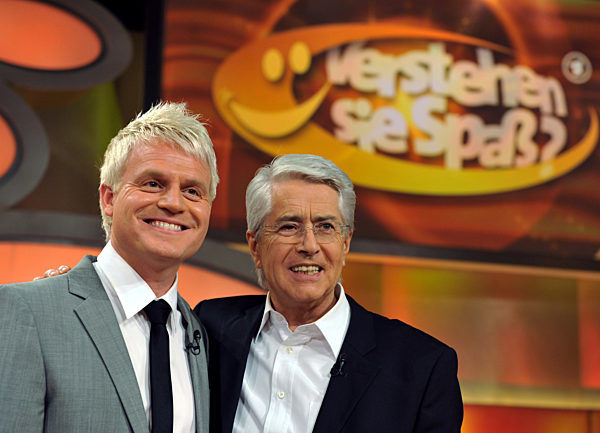 Frank Elstner (r), bisheriger Moderator der Fernseh-Unterhaltungssendung...