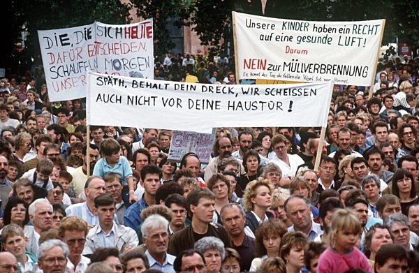 Demonstration gegen Sondermüll-Verbrennungsanlage