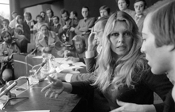 Brigitte Bardot vor dem Europarat in Straßburg