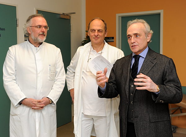 Jose Carreras besucht Leukämiepatienten in München