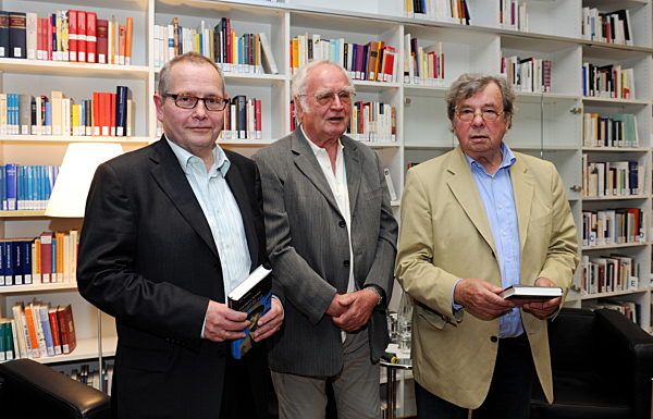 Der Chefredakteur der Welt-Gruppe, Thomas Schmid (l-r)...