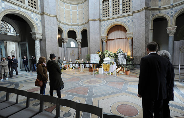 Trauerzeremonie für Helmut Dietl