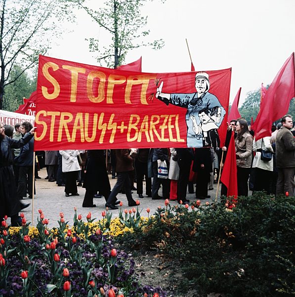 Demonstration gegen Strauss und Barzel
