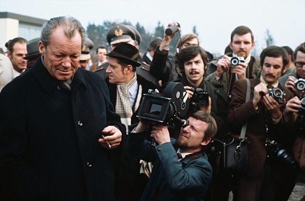 Willy Brandt surrounded by photographers