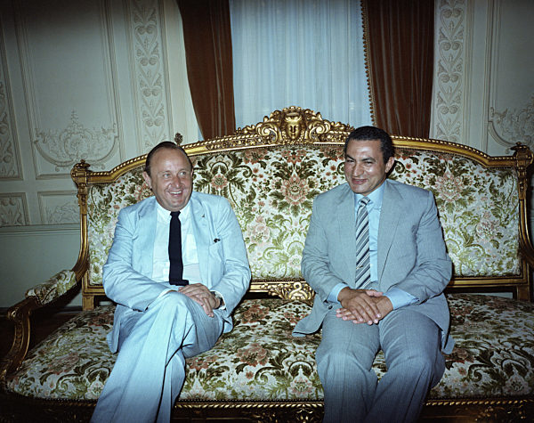 Genscher 1982 bei Mubarak