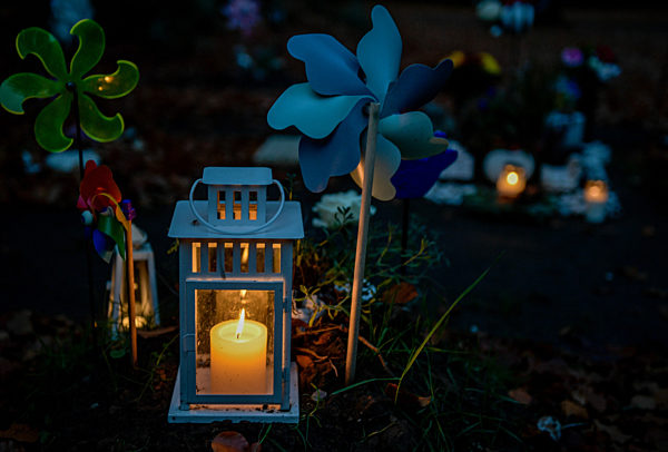 Grablichter auf dem Friedhof Ohlsdorf