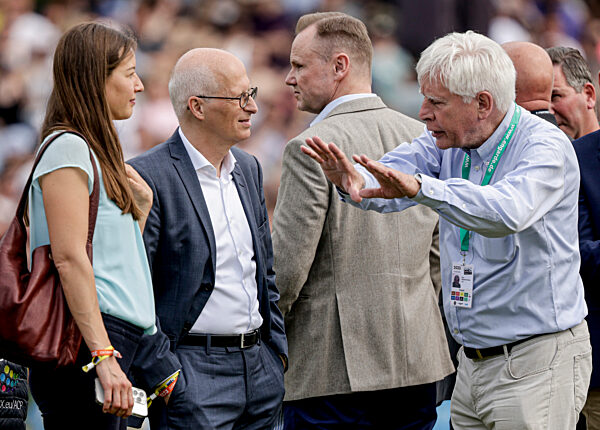 Pferdesport: Deutsches Spring- und Dressur-Derby