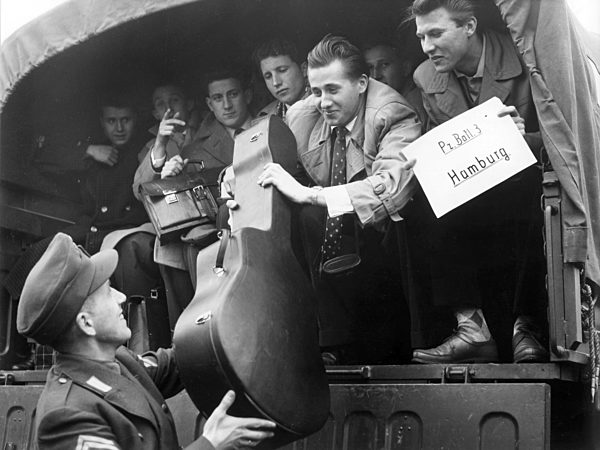 First conscripts arriving at Hamburg