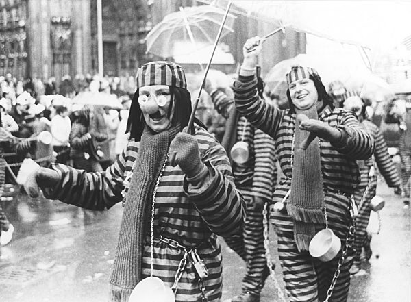 Rosenmontagszug in Köln 1969