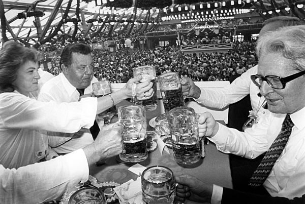Oktoberfest 1985 - Strauß und Vogel