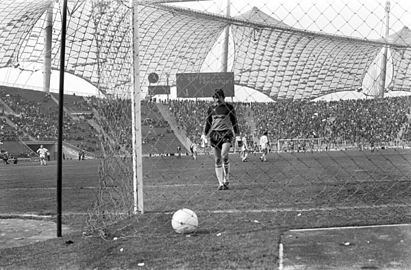 Soccer - German Soccer League 1979/1980 - FC Bayern Munich vs. Eintracht Frankfurt