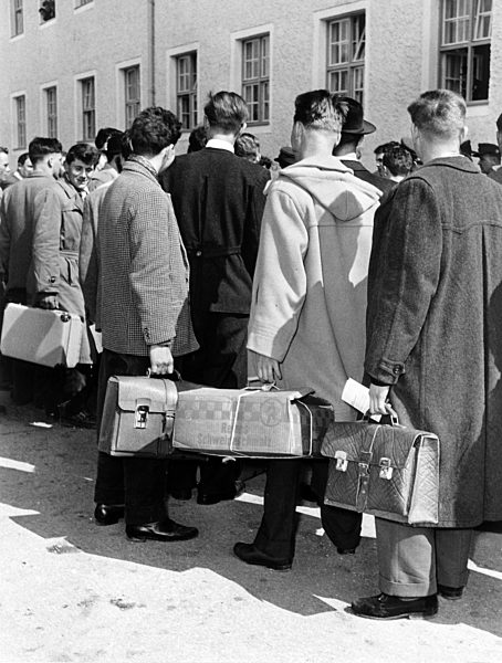 First conscripts arriving at their barracks