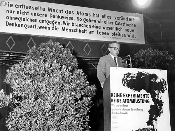 Kästner speaks at anti-nuclear demonstration