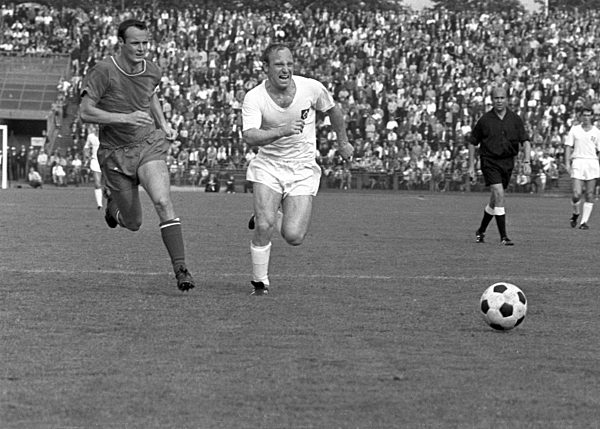 German Soccer Bundesliga 1967/68 - Hamburg v 1. FC Kaiserslautern 1-1