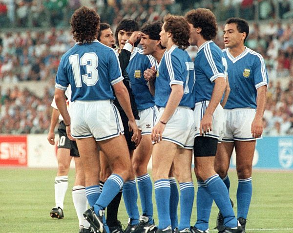 Soccer World Cup 1990: Germany vs Argentina - Argentinean protest