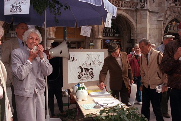 Hildegard Hamm-Brücher bei Aktion"Verfassung 93"